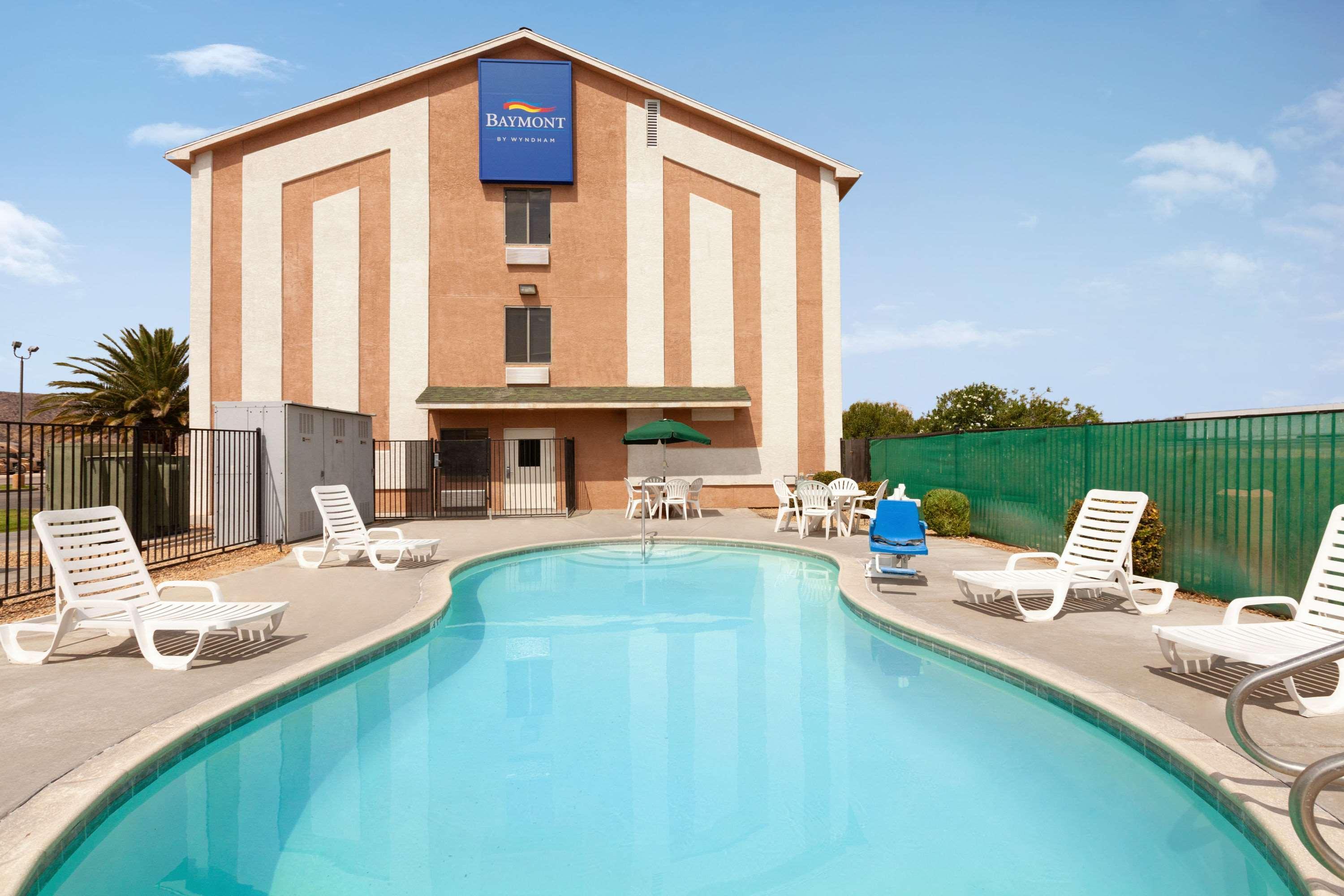 Travelodge By Wyndham Yermo Esterno foto